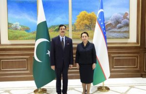 سینیٹ چیئرمین گیلانی اور ازبک ہم منصب کے درمیان بین الپارلیمانی تعاون کے فروغ پر تبادلہ خیال