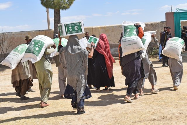 KSrelief distributes 30,000 food packages across Pakistan, benefiting over 200,000 people
