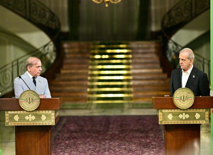 Pakistan, Iran pledge to deepen bilateral ties, promote regional peace