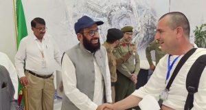 Federal Minister for Religious Affairs Sardar Muhammad Yousaf received the first direct flight from Islamabad under the “Route to Makkah” initiative. Director General Hajj Abdul Wahab Soomro, Chief Coordinator Hajj Operations Dr. Mirza Ali Mehsud, Director Makkah Azizullah Khan, Consul General Khalid Majid, along with Saudi officials, welcomed the pilgrims at the Jeddah Airport.