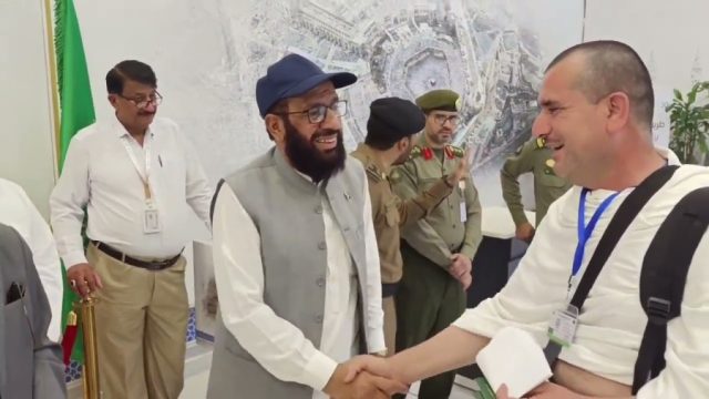 Federal Minister for Religious Affairs Sardar Muhammad Yousaf received the first direct flight from Islamabad under the “Route to Makkah” initiative. Director General Hajj Abdul Wahab Soomro, Chief Coordinator Hajj Operations Dr. Mirza Ali Mehsud, Director Makkah Azizullah Khan, Consul General Khalid Majid, along with Saudi officials, welcomed the pilgrims at the Jeddah Airport.