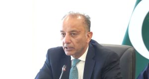 The federal government has launched a commercial fruit tree plantation initiative along motorways and highways to boost revenue, enhance environmental resilience, and cut carbon emissions, following a high-level meeting between Minister for Climate Change Musadik Malik and Minister for Communications Aleem Khan.