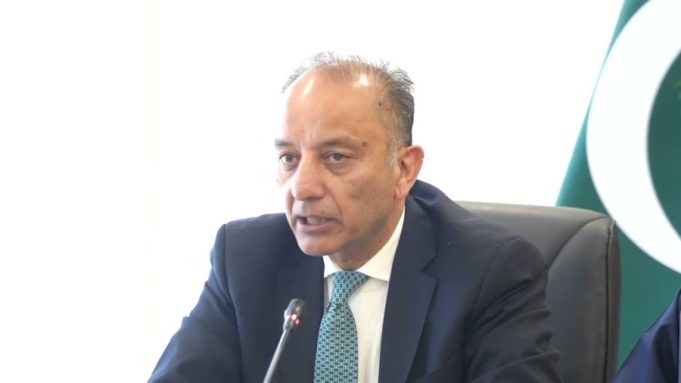 The federal government has launched a commercial fruit tree plantation initiative along motorways and highways to boost revenue, enhance environmental resilience, and cut carbon emissions, following a high-level meeting between Minister for Climate Change Musadik Malik and Minister for Communications Aleem Khan.