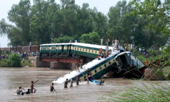 Railway bridge collapse prompts suspension of officials as Pakistan Railways pushes forward with reforms