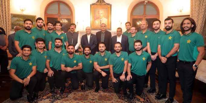 President Zardari urges cricketers to focus on game, not politics, during Bangladesh team reception
