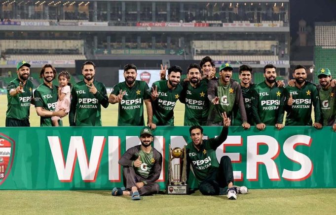 Pakistani players pose with the trophy after winning the three-match T20 International series against Bangladesh at Gaddafi Stadium in Lahore on Sunday, June 1, 2025.