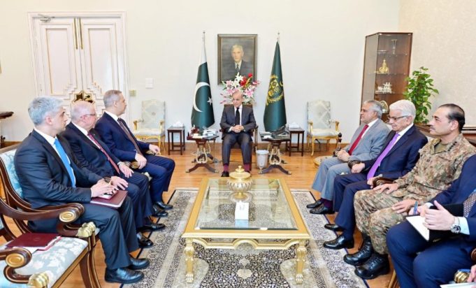 PM Shehbaz, Turkish ministers discuss boosting trade, defence & regional coordination
