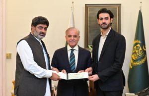 PM Shehbaz awards Rs 5 mln to MMA Star Shahzaib Rind’s father, hails fighter’s rising global impact