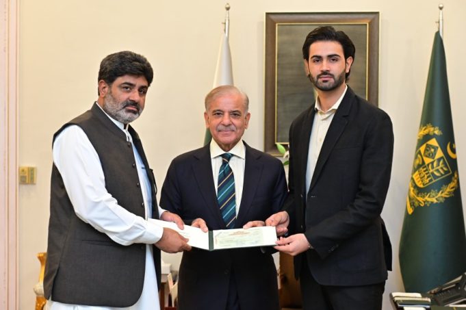 PM Shehbaz awards Rs 5 mln to MMA Star Shahzaib Rind’s father, hails fighter’s rising global impact
