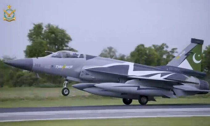 PAF’s JF-17 Thunder Block-III steals spotlight at UK’s Royal International Air Tattoo 2025