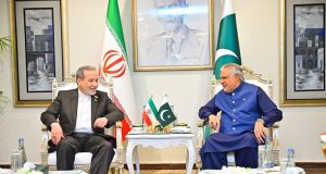 Dar, Araghchi hold strategic talks to boost Pakistan-Iran ties ahead of leadership summit