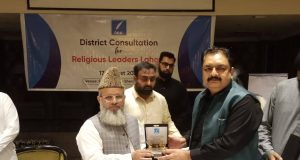 Senior Journalist Hanif Qamar engages Lahore’s religious scholars on countering extremism, promoting peace