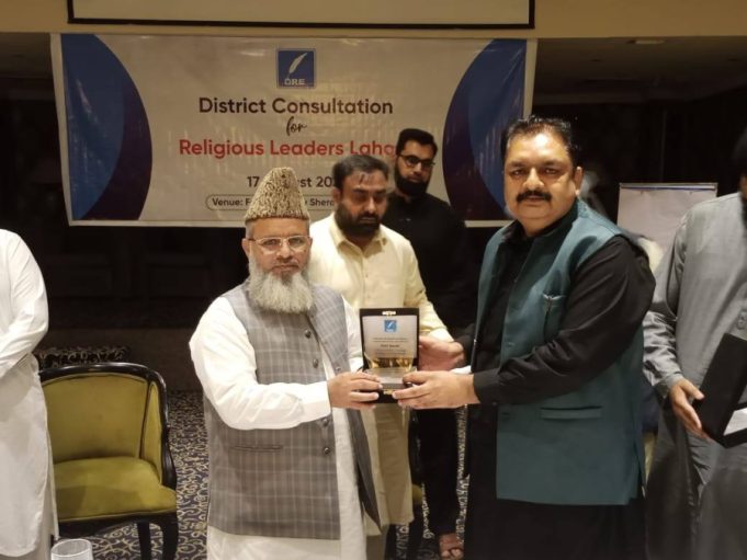 Senior Journalist Hanif Qamar engages Lahore’s religious scholars on countering extremism, promoting peace