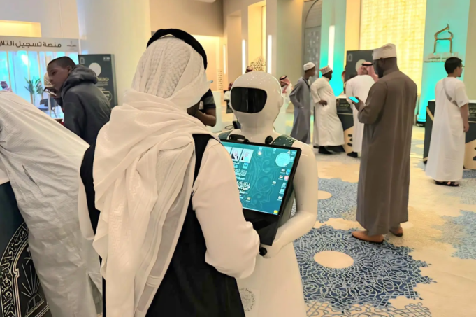 Robots join Quran competition to guide visitors in 96 languages in Makkah