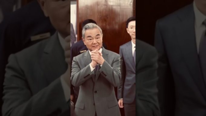 President Asif Ali Zardari meets Chinese Foreign Minister Wang Yi at Aiwan-e-Sadr; PPP Chairman Bilawal Bhutto Zardari also present