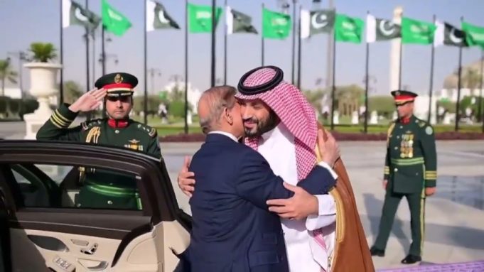 🇵🇰🇸🇦 PM Shehbaz’s historic visit to Saudi Arabia: A new chapter in Pak-Saudi partnership begins