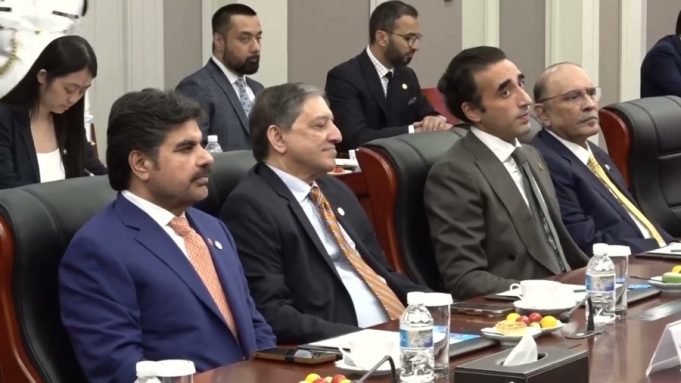 President Zardari, accompanied by First Lady Aseefa and Bilawal, witnesses MoU with Shanghai Electric for Thar’s first coal gasification and fertiliser project