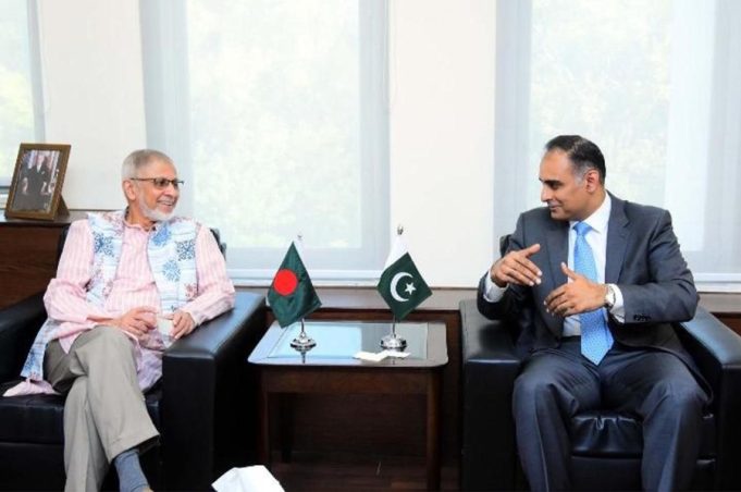 Pakistan, Bangladesh move to deepen economic, trade cooperation