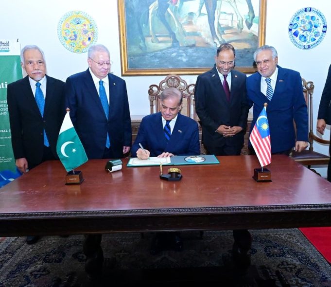 KUALA LUMPUR: Prime Minister Shehbaz Sharif writes remarks in visitors’ book at the International Islamic University Malaysia
