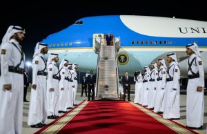 President Donald J. Trump meets Qatar’s Emir & Prime Minister aboard Air Force One during refueling stop at Al Udeid Air Base en route to Asia 🇺🇸🇶🇦