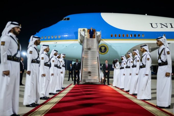 President Donald J. Trump meets Qatar’s Emir & Prime Minister aboard Air Force One during refueling stop at Al Udeid Air Base en route to Asia 🇺🇸🇶🇦