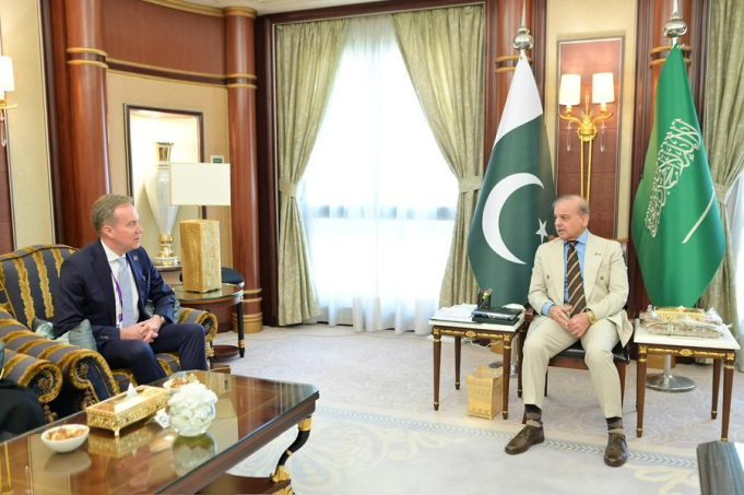 Prime Minister Shehbaz Sharif meets WEF President Børge Brende in Riyadh on sidelines of Future Investment Initiative
