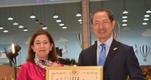 Japan honours Pakistani Cultural Ambassador Neveen Syed for promoting bilateral friendship through Ikebana Art