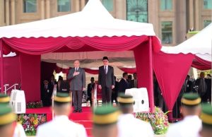 Prime Minister Shehbaz Sharif receives ‘Guard of Honour’ as he meets Malaysian premier Anwar Ibrahim at Perdana Putra