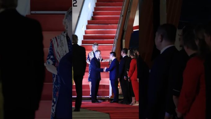 Canadian Prime Minister Mark Carney arrives in Kuala Lumpur for ASEAN Summit, vows to expand trade and market access for Canadian workers and businesses π¨π¦π²πΎ