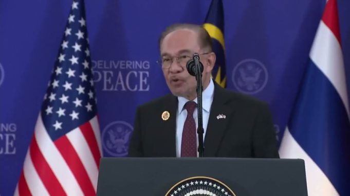 Malaysian PM Anwar Ibrahim praises U.S. President for mediating Cambodia-Thailand peace deal