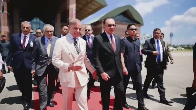 PM Shehbaz concludes successful Malaysia visit; Anwar Ibrahim personally sees him off