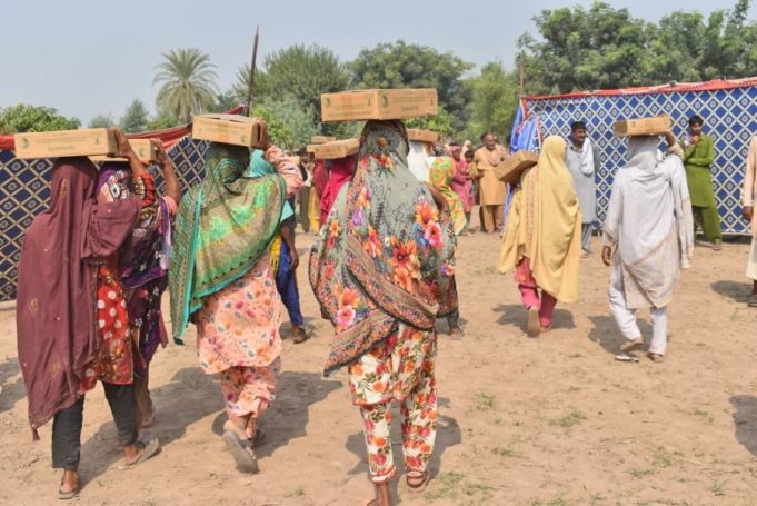 Saudi Arabia’s KSrelief distributes 180 tons of dates to flood-affected families in Punjab