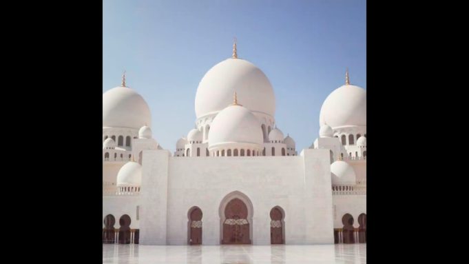 Canadian Prime Minister Mark Carney visits Sheikh Zayed Grand Mosque, calling it a symbol of peace and harmony