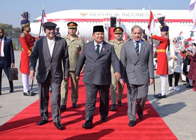 Pakistan welcomes Indonesian President Prabowo Subianto for first official visit