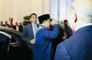 Indonesian president salutes Field Marshal Asim Munir in a remarkable display of respect