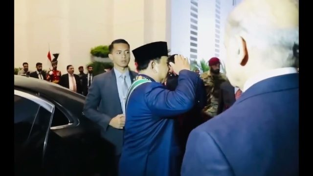 Indonesian president salutes Field Marshal Asim Munir in a remarkable display of respect