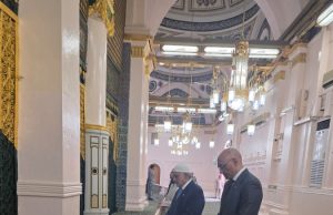 Ishaq Dar offers prayers at Roza-e-Rasool ﷺ, seeks peace, prosperity for Pakistan, Muslim Ummah