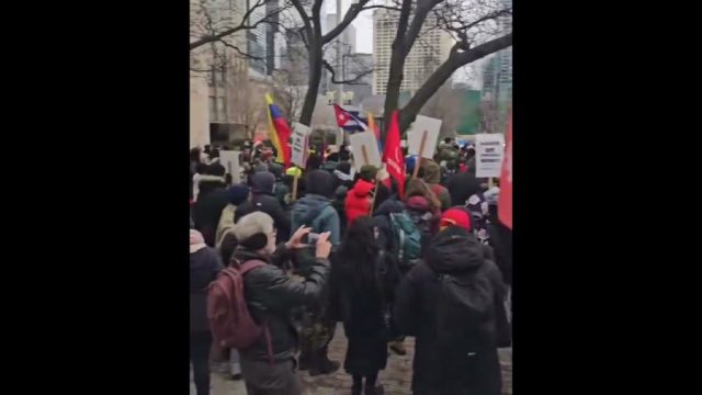 Torontonians rally outside U.S. Consulate in solidarity with the people of Venezuela