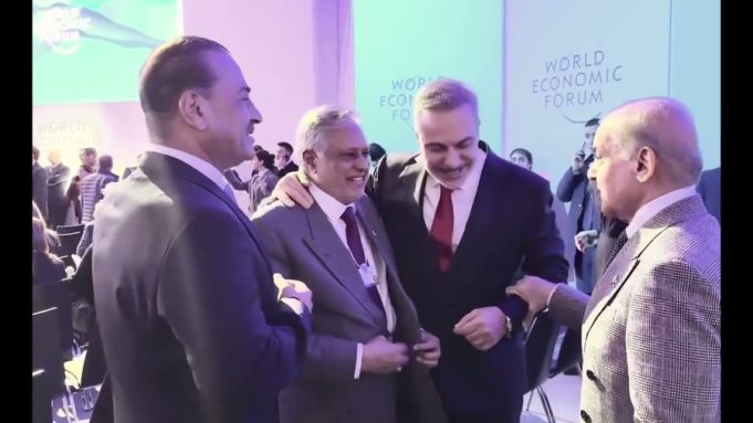 Leaders share lighter moments as Pakistan concludes high-level engagements at WEF 2026