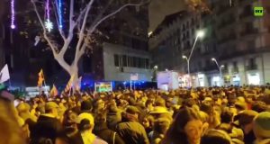 Barcelona rallies in solidarity with Venezuela amid opposition to U.S. actions