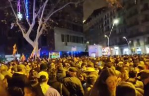 Barcelona rallies in solidarity with Venezuela amid opposition to U.S. actions