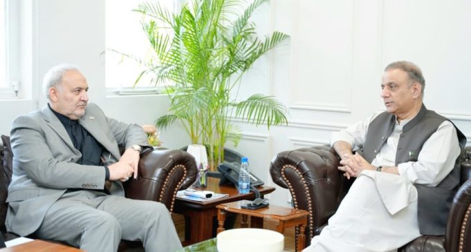 Pakistan reaffirms solidarity with Iran, pledges stronger bilateral ties