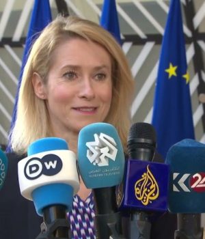 EU’s Kaja Kallas warns of interlinked Ukraine–Middle East crises, urges keeping Strait of Hormuz open, sustaining pressure on Russia