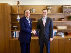 Aurangzeb discusses IMF programme continuity, external shocks with Katz on sidelines of Washington meetings