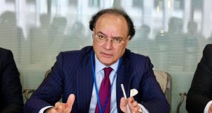 Aurangzeb discusses debt management, capital market reforms with World Bank vice president