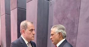 Dar meets Azerbaijani FM, discusses regional developments and bilateral ties