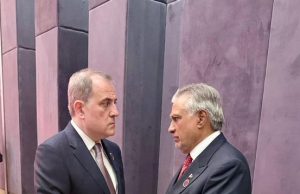 Dar meets Azerbaijani FM, discusses regional developments and bilateral ties
