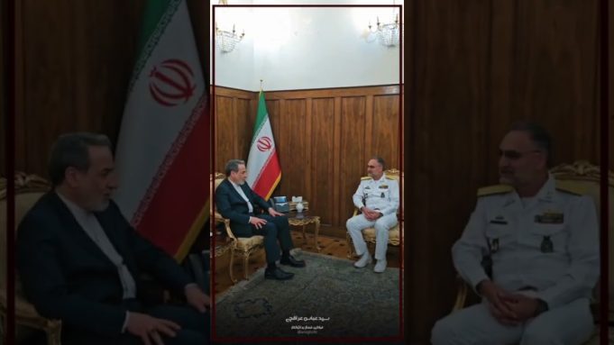 Iran Navy official meets FM Araghchi, hails diplomatic efforts