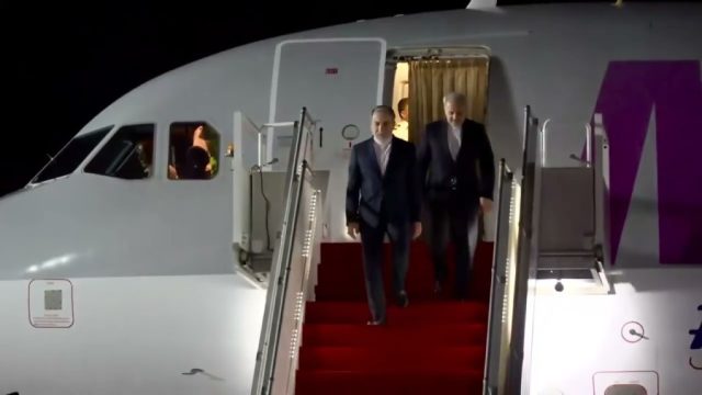 Ishaq Dar welcomes Iranian Foreign Minister Abbas Araghchi, emphasizes regional peace efforts