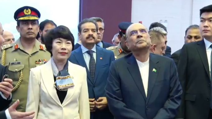 President Zardari visits Shaoshan, pays tribute to Chairman Mao